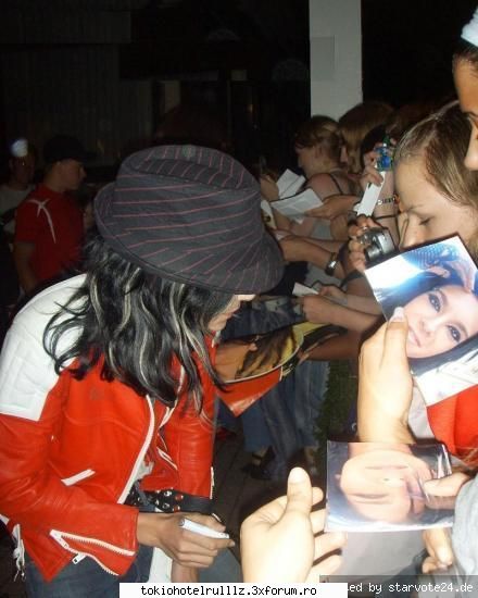 Bill's new hairstyle - omg... q cine seaman oare??? ....a da...cu Tom - Bill