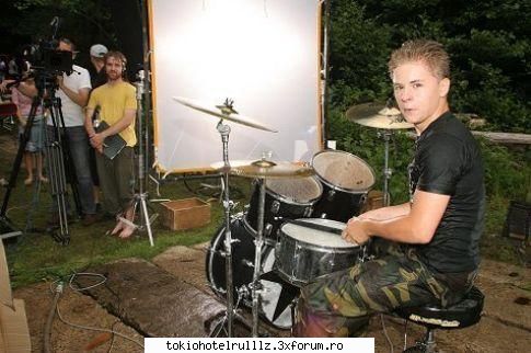 ~~C piesa l-ar caracteriza p Gusty?~~ - loool ...d c nu :-?.. hmm .. d c nu altceva ? - Gustav
