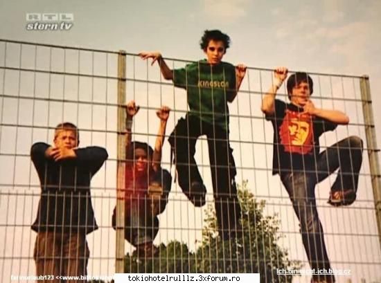 ~~Georg cand era micutz~~ - in the jungle la la lah .. .. c maimutzeleee - Georg