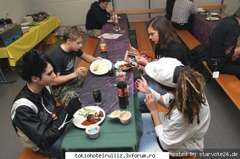 ~~Kre este cantecul vostru cu T.H. preferat?~~ - inseamna Ultima zi sh app... chiar scot clip - Tokio hotel
