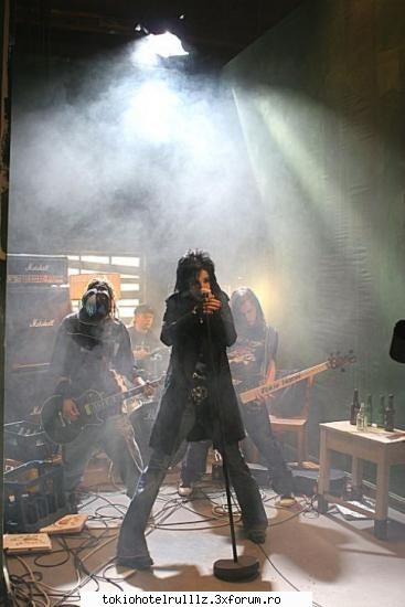 ~~Poze de la filmarea videoclipului ,,Rette mich"~~ - am o groaza de poze din Rette Mich :D - Tokio hotel