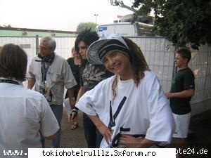 ~~Ultimele bombe =))~~ - ioooi..am auzit k tom se poopa q una in clipu - Tokio hotel