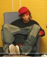 ~~Voi il vedetzi p Tom indragostit ?~~ - yeah maybe..acu` nu-l intereseaza relatziile - Tom